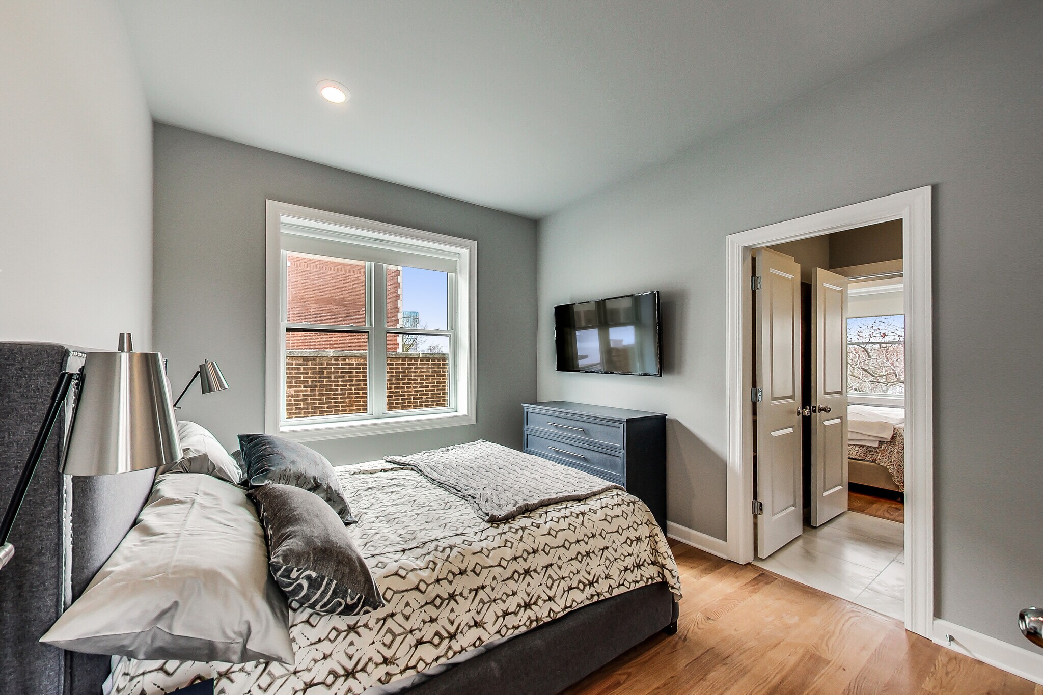 Building Photo - 5117 S Kenwood Ave