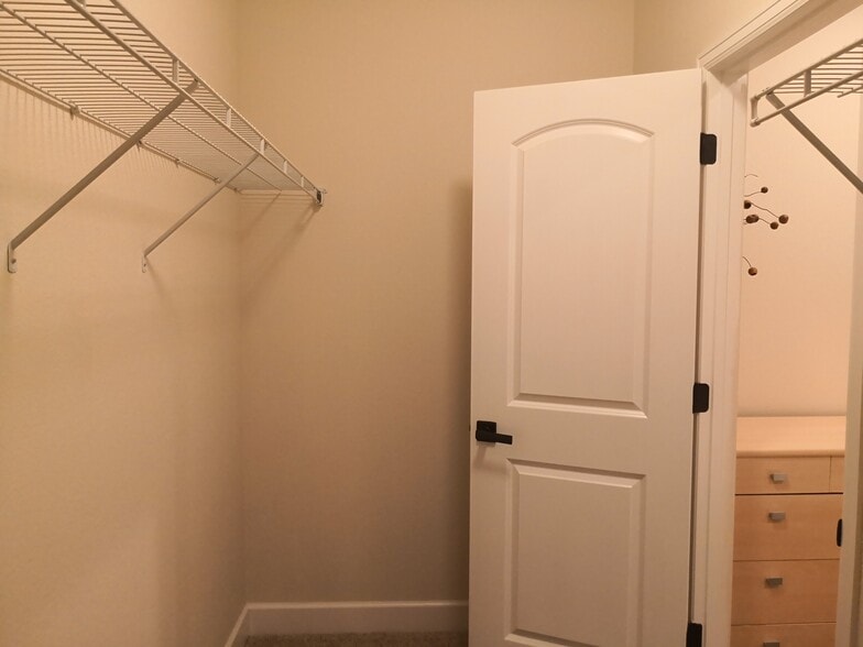 Building Photo - 12989 Ventana St