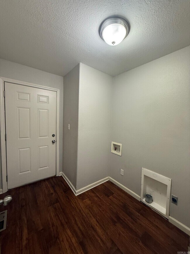 Building Photo - 514 Wisteria Dr
