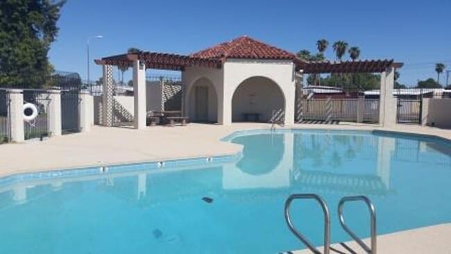 Building Photo - Gorgeous Remodeled 2 Bed / 1 Bath Patio Home – Tempe/Mesa Border!