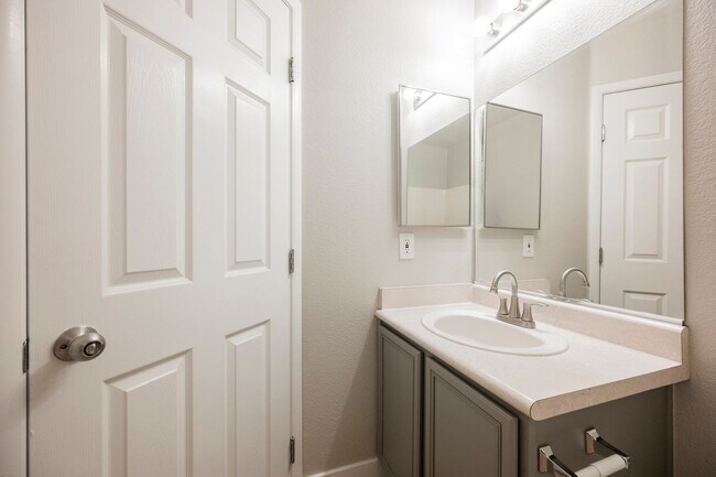 Building Photo - 6075 Las Nubes Dr
