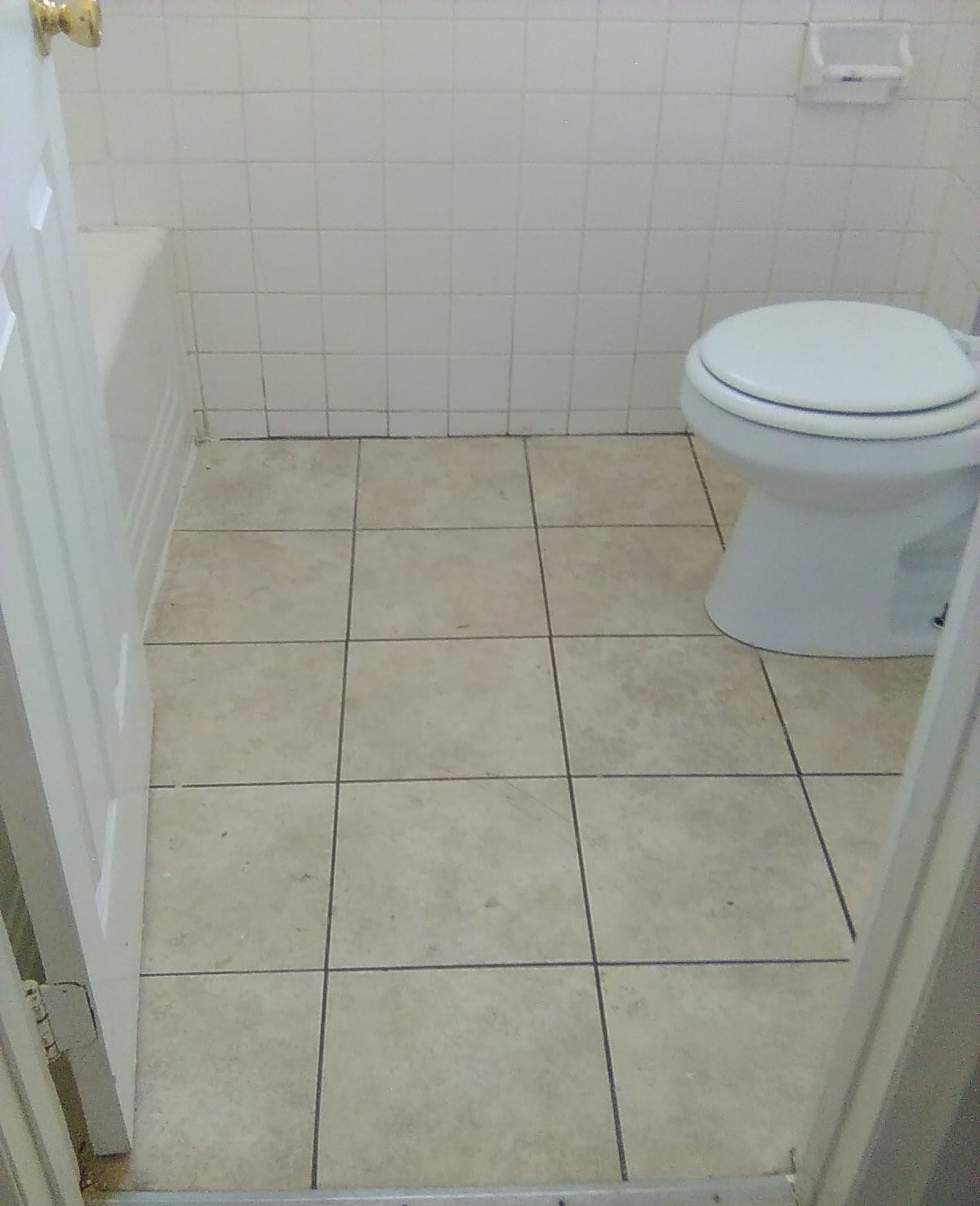 Building Photo - 594 Roosevelt Ave