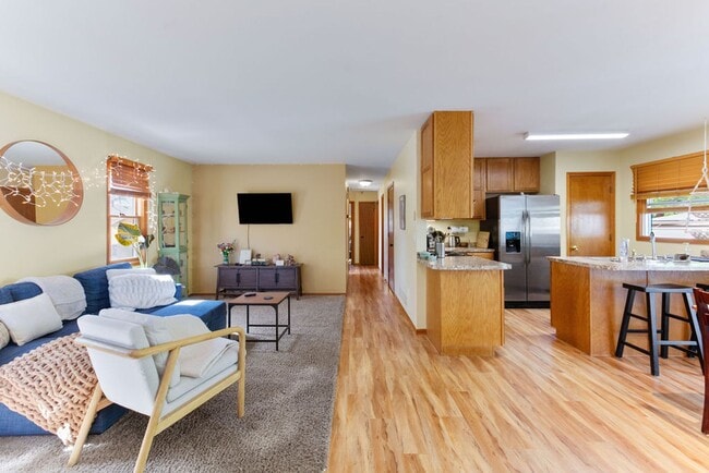 Building Photo - Classic 3 Bedroom 2 Bathroom in Fort Collins Ranch in an Incredible Location!