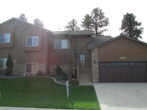 Building Photo - 3 BEDROOM | 3 BATH | DOUBLE CAR GARAGE | T...