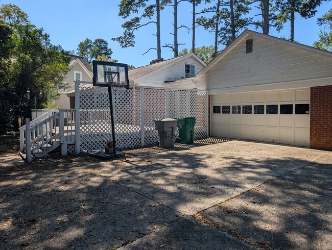 Building Photo - Pristine Ranch-style Home in Commonwealth!
