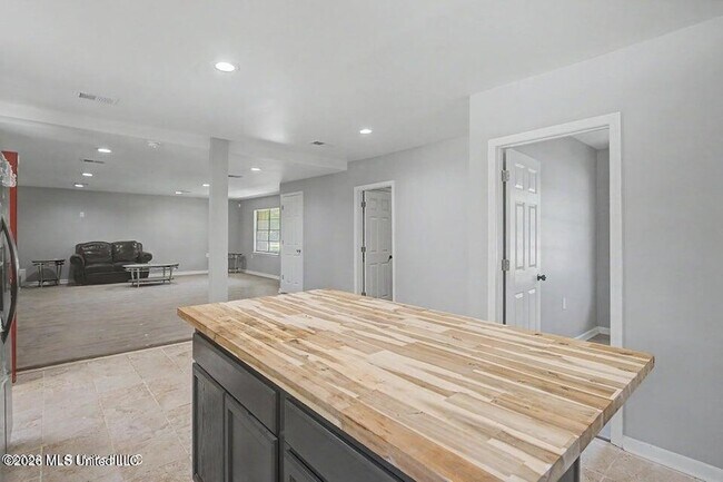 Building Photo - 9424 Daisy Vestry Rd