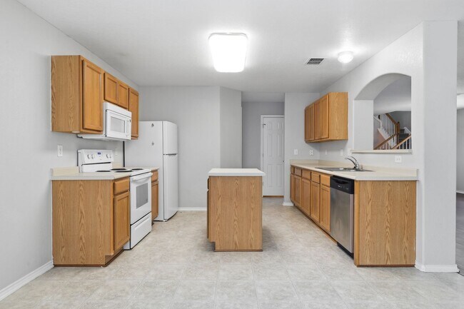 Building Photo - Spacious Two-Story Home in Prime Laurel Canyon Location