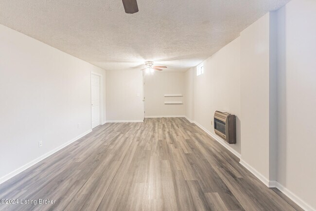 Building Photo - 6013 Fairridge Ct