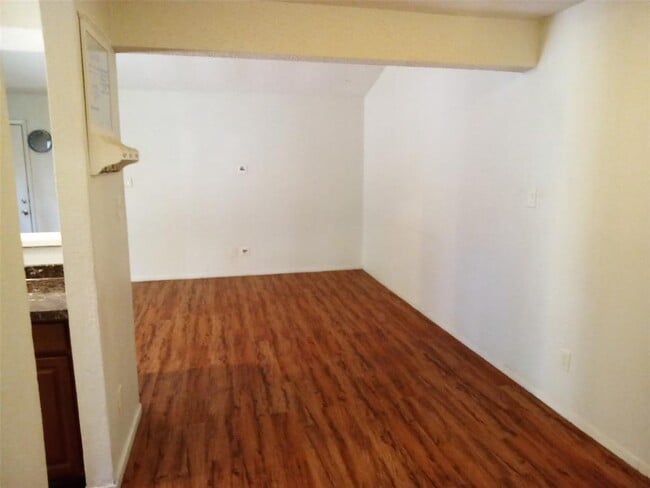 Building Photo - 907 Sirocco Dr