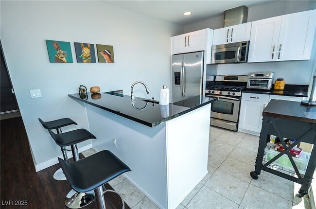 Building Photo - 4525 Dean Martin Dr