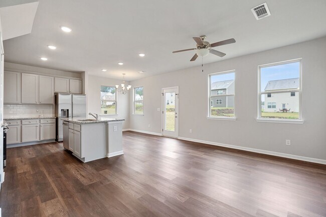 Building Photo - 4 Bed 2.5 Bath Single Family Home in Gaine...