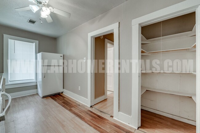 Building Photo - 611 Faulkner St
