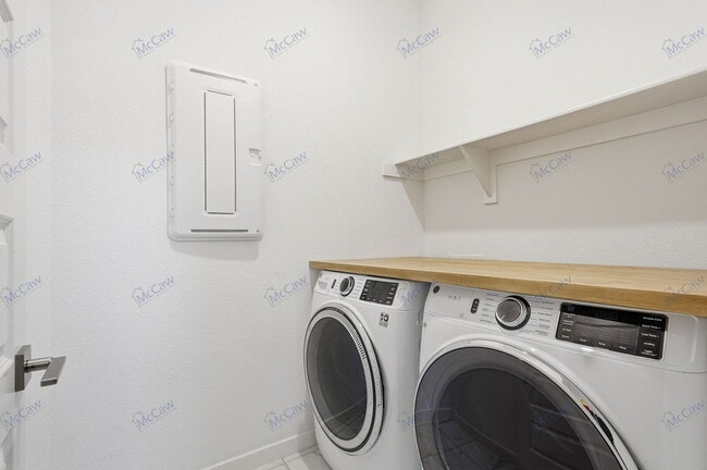 Building Photo - 5737 Miriam Dr