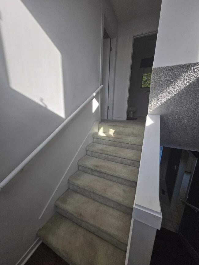 Building Photo - Spacious 3-Bedroom Condo in Gated Communit...