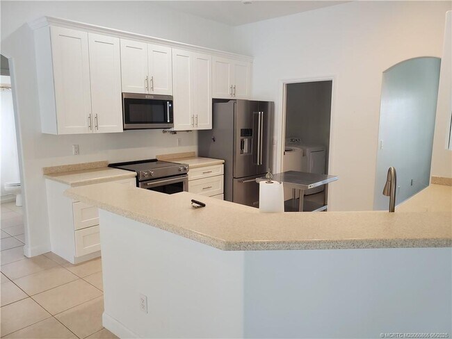 Building Photo - 2509 SE Lyman Cir