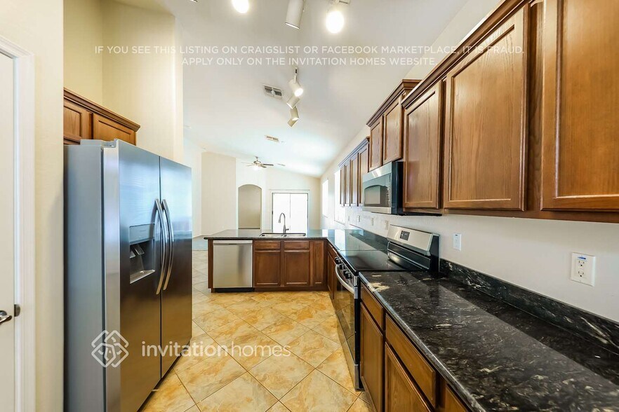 Building Photo - 10235 W Hilton Ave