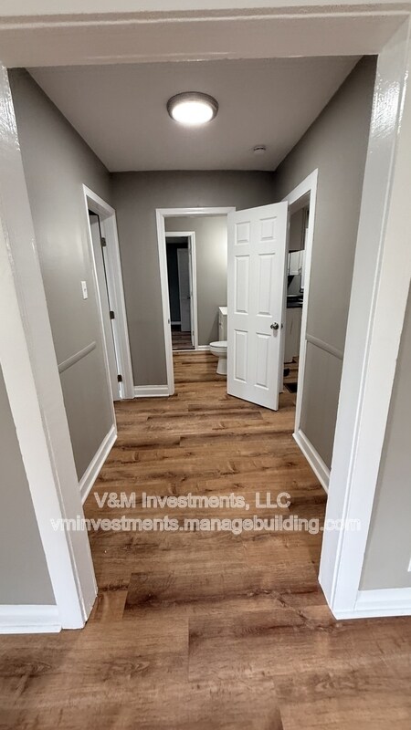 Building Photo - 522 Oak St