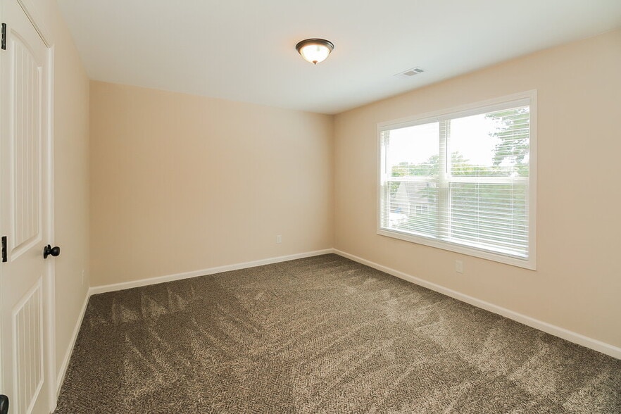 Building Photo - 1025 West Ave