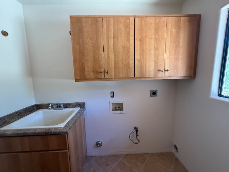 Building Photo - 55 Sunset Ln
