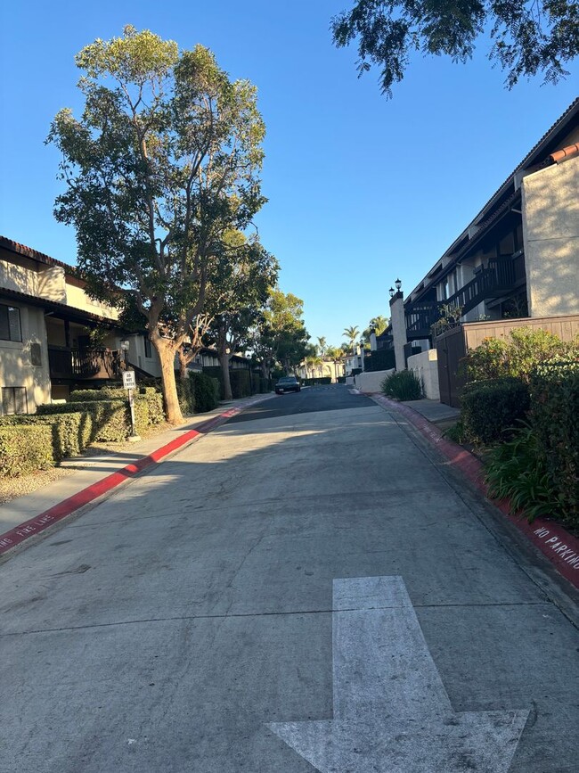 Building Photo - Desirable Carlsbad/ La Costa Condo