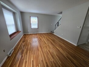 Building Photo - YOU913