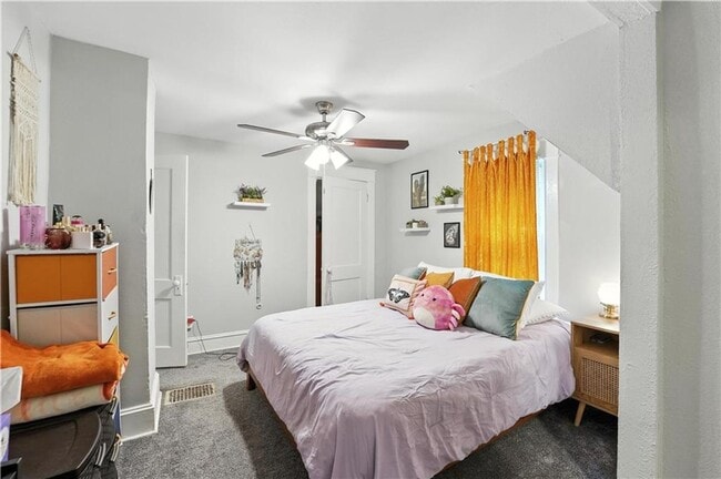 Building Photo - Great 2 bedroom 2 FULL bathrooms remodeled...