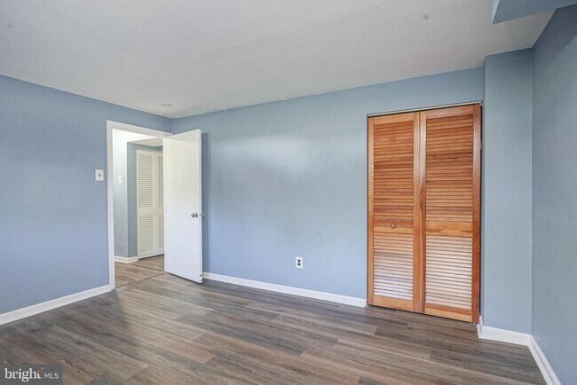 Building Photo - 1600 Holly Pkwy