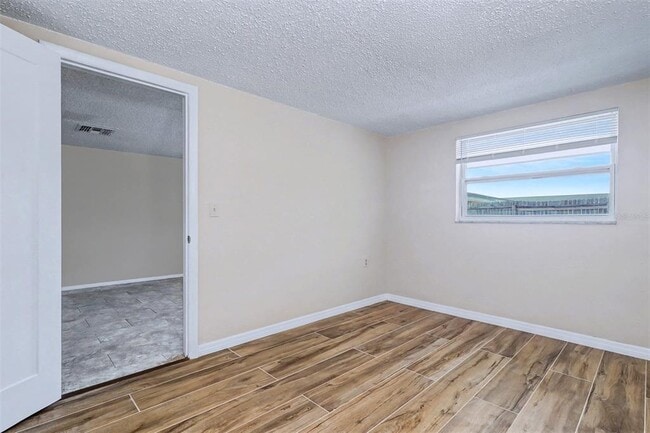 Building Photo - 5439 Oceanic Rd