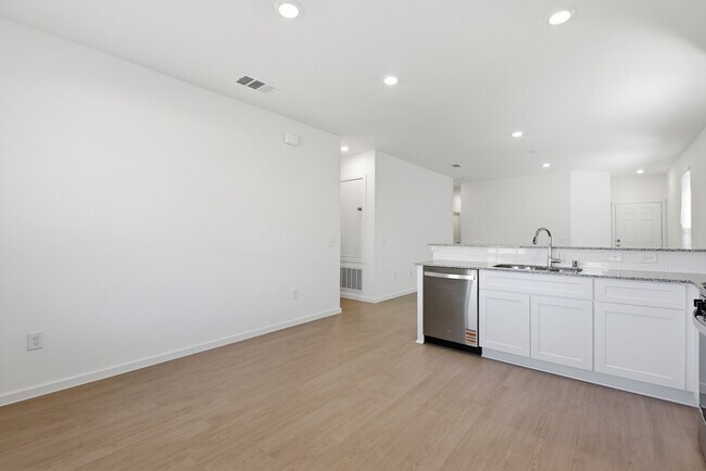 Building Photo - 26391 Cedar Sedge Dr