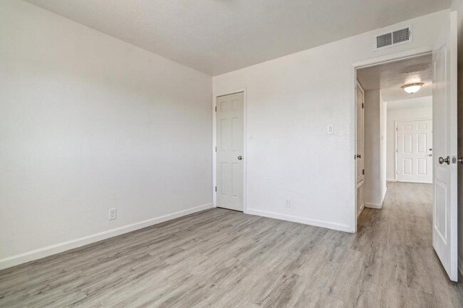 Building Photo - 3509 Tyson Pl NE