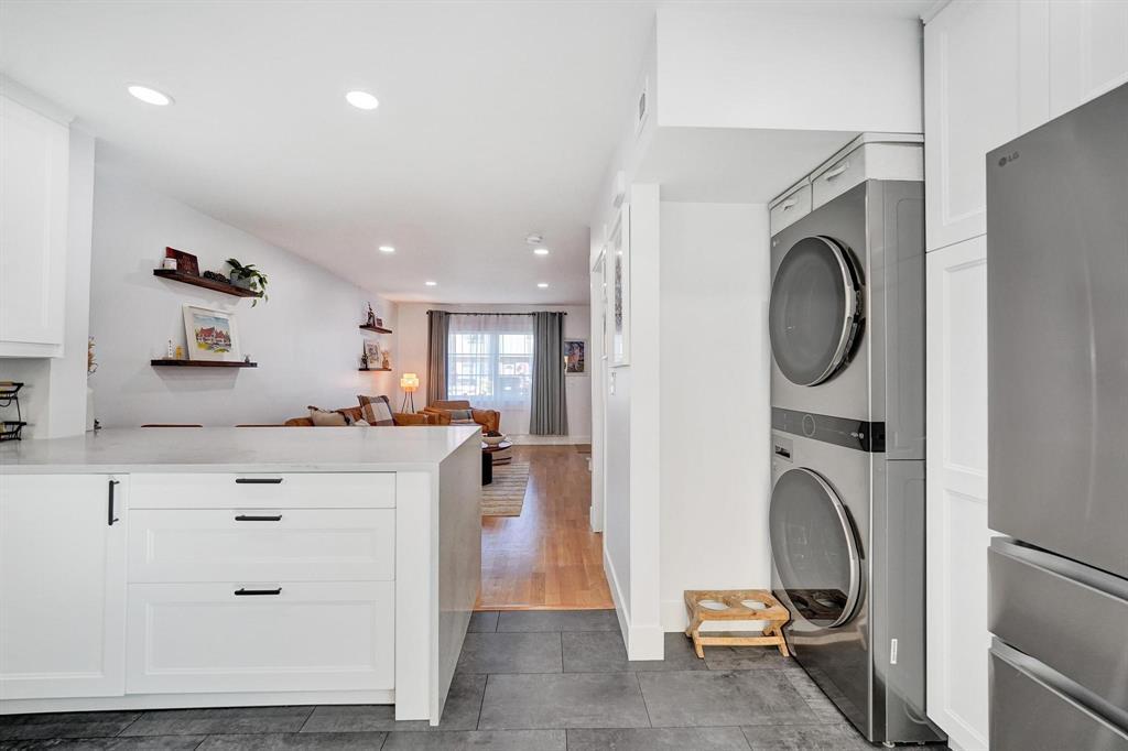 Building Photo - 120 NE 20th Ct