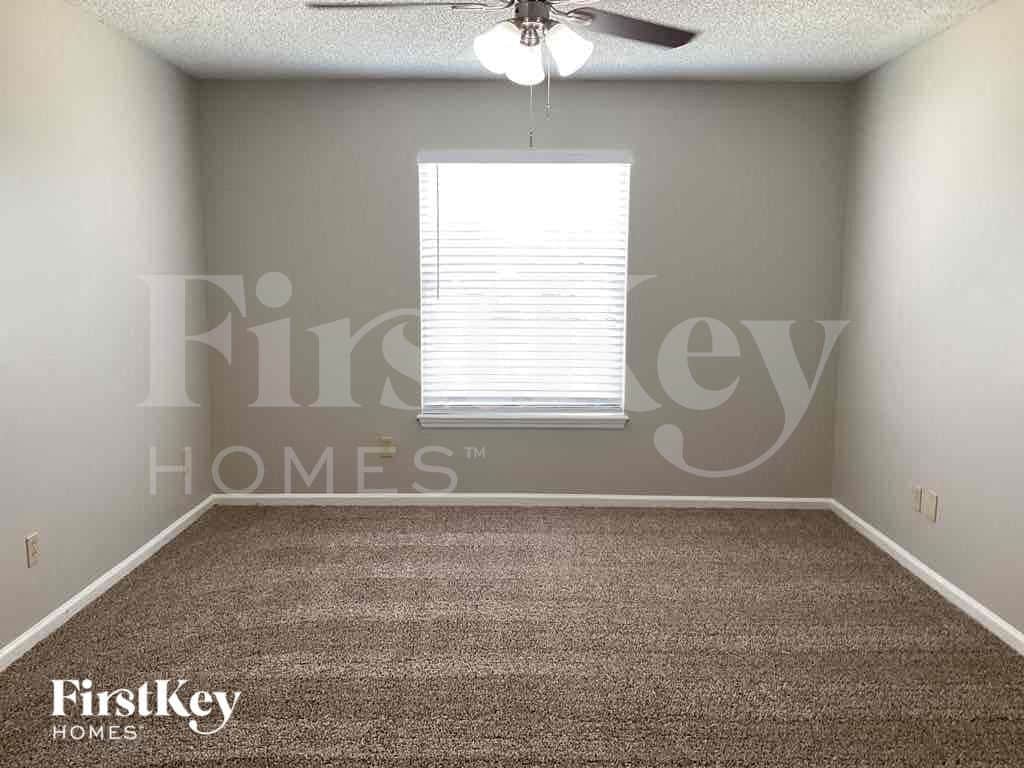 Building Photo - 2225 Pierce Arrow Dr