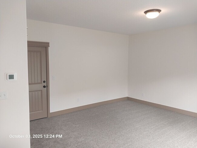 Building Photo - 1116 SE Millright Ave