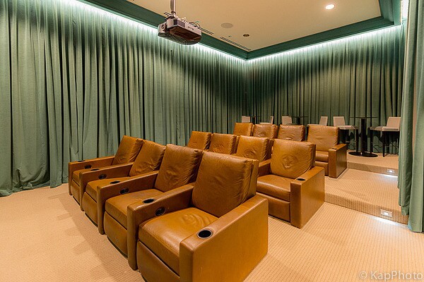 Building Photo - 2550 N Lakeview Ave