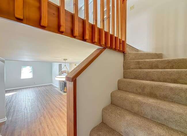 Building Photo - 1556 Twin Lakes Cir