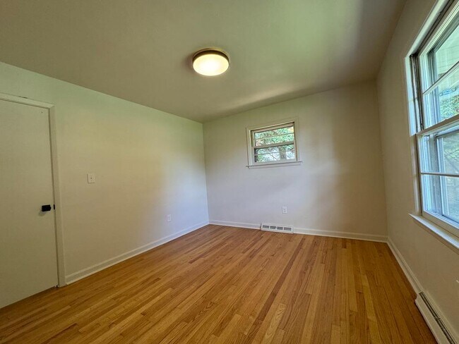 Building Photo - 2401 Bare St