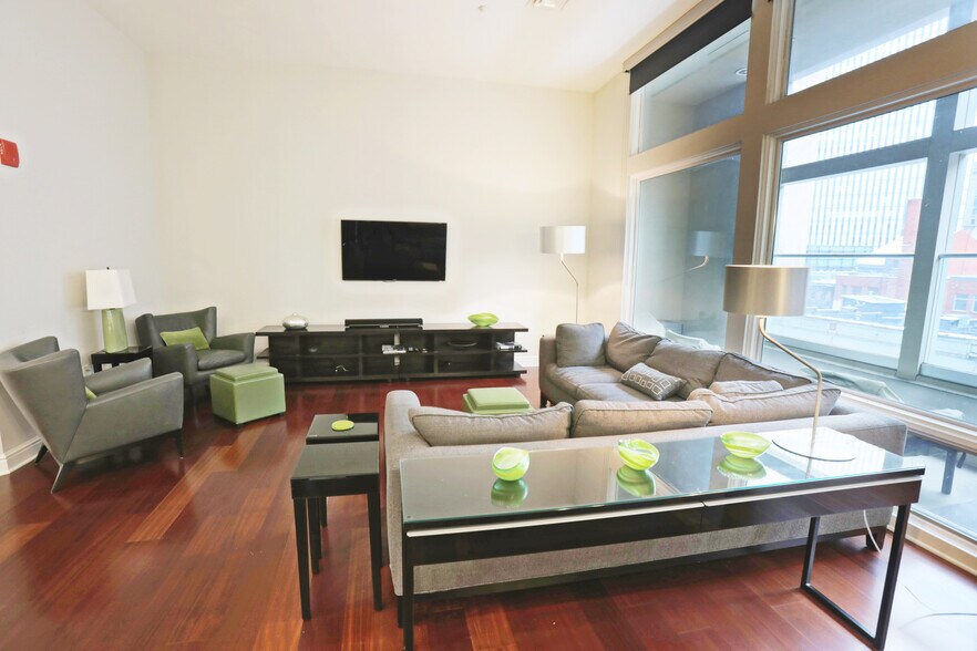 Building Photo - 941 Penn Ave