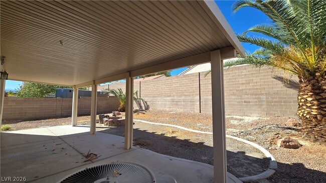 Building Photo - 3902 W El Campo Grande Ave