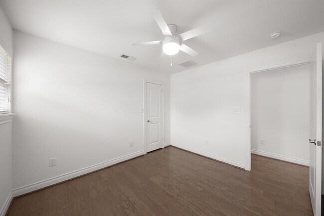 Building Photo - 4427 Sarong Dr