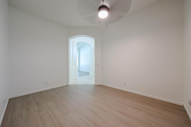 Building Photo - 4536 W Villa Linda Dr