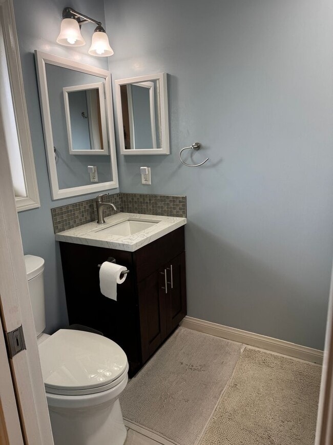 Building Photo - 2 bedroom/2bathroom condo