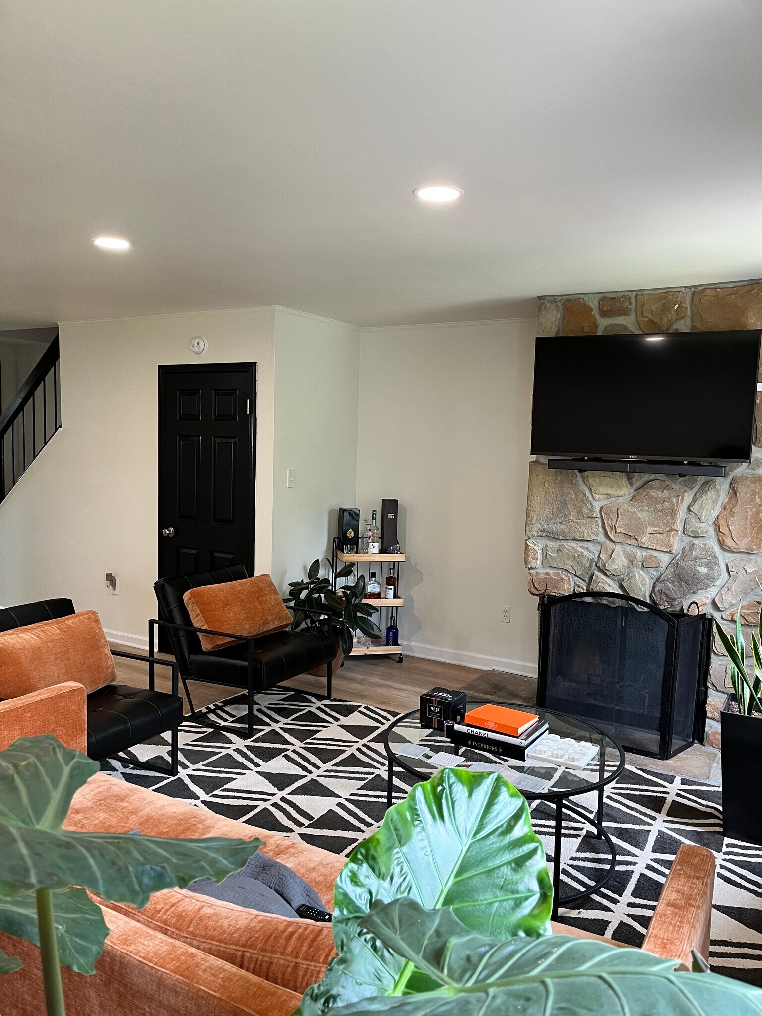 Common Area diagonal view - 8427 Snowden Oaks Plz