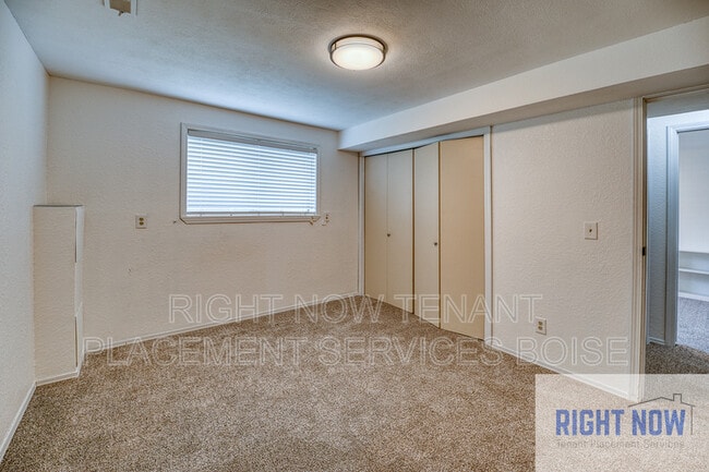 Building Photo - 10763 Hinsdale St