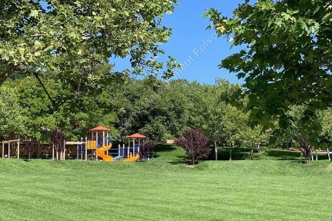 Building Photo - Coming Soon!!  Spacious Single Story in Se...