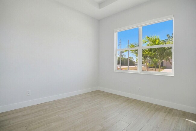 Building Photo - 4593 SW Bradbury St