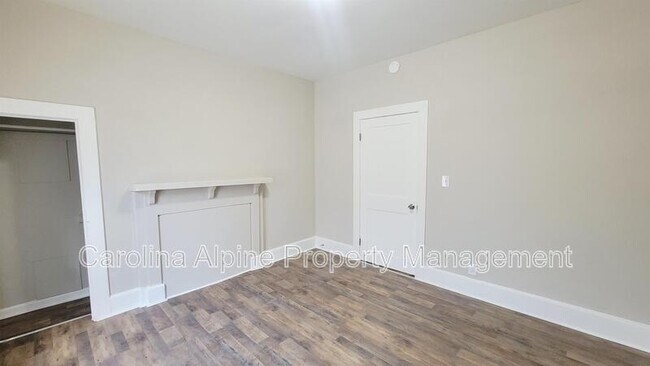 Building Photo - 318 E Sumter St