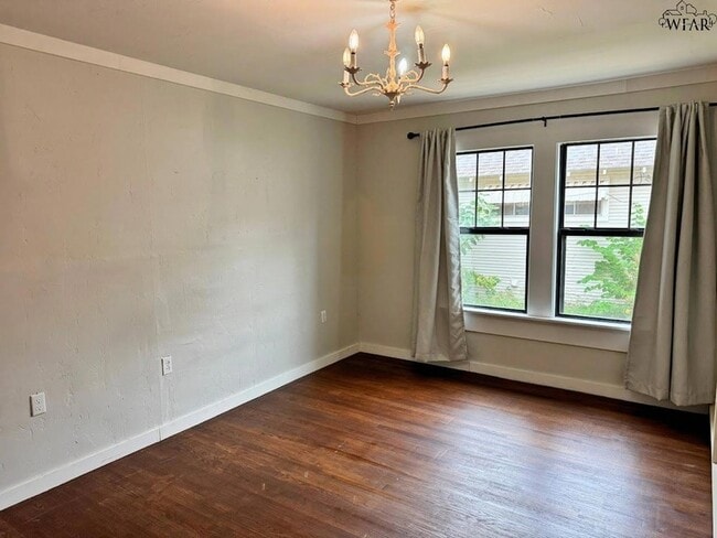 Building Photo - 1716 Victory Ave