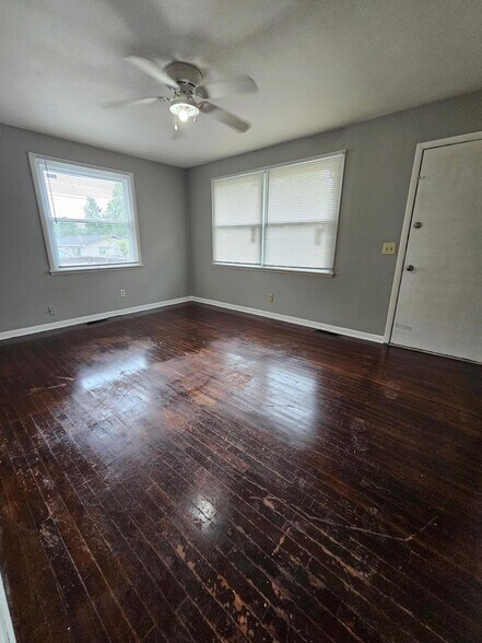 Building Photo - 107 Hillcrest Dr