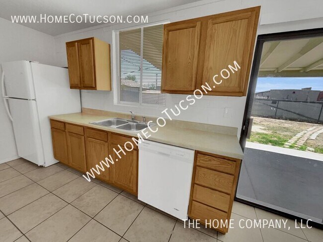 Building Photo - 3966 E Sylvane Dr