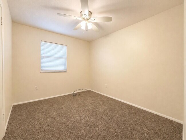Building Photo - "Charming 3-Bedroom Oasis in Fort Walton Beach!"